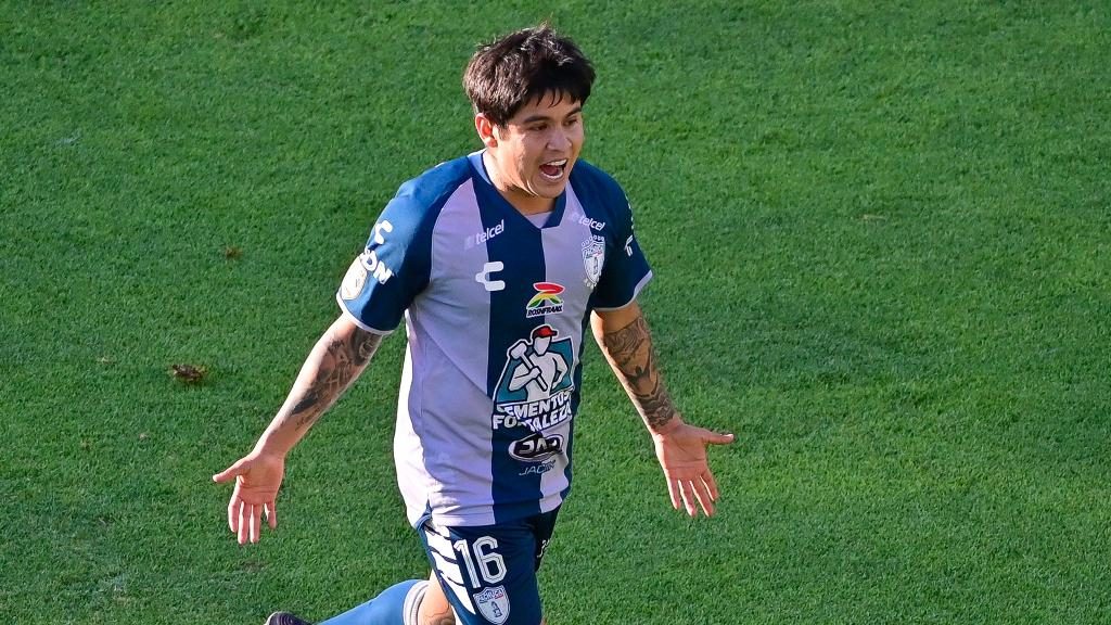 Pachuca y Guillermo Almada revivieron la carrera de la 'Chofis' López
