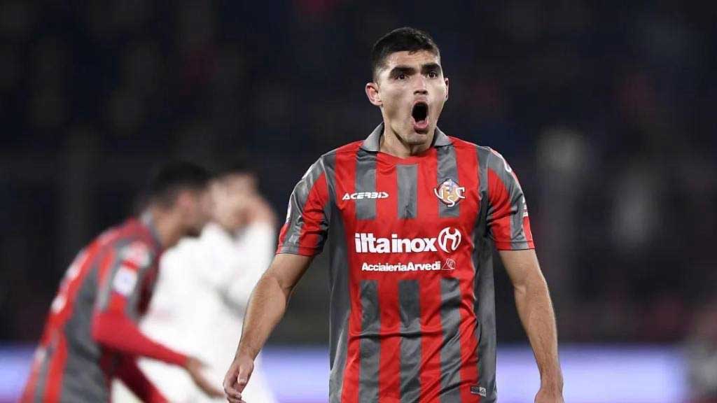 Johan Vázquez pasa a la historia del Cremonese tras derrotar a la Roma