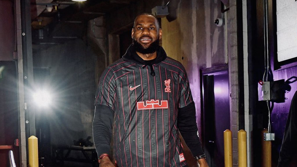 LeBron James, aficionado al futbol y ‘dueño’ del Liverpool y AC Milan