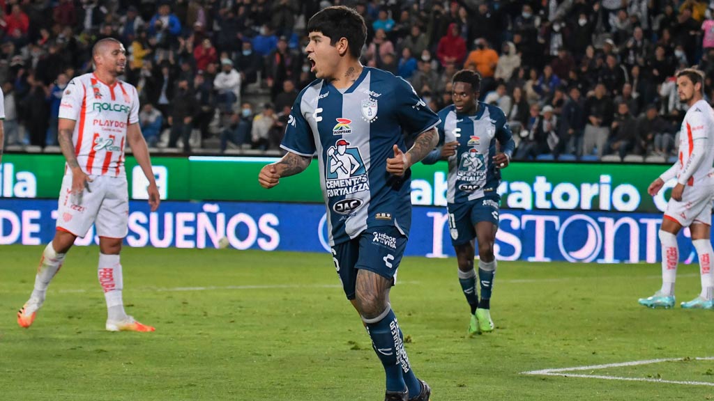 Chofis López recupera en Pachuca el futbol que perdió en Chivas