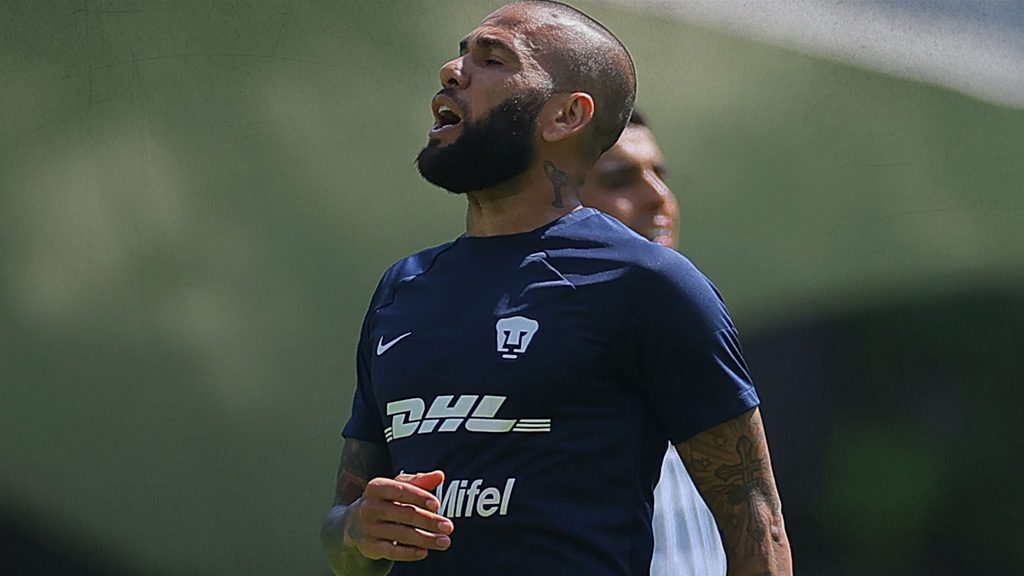 Pumas reclama millonaria cifra a Dani Alves