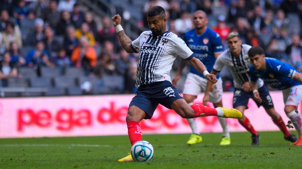 Rodrigo Aguirre, uno de los que falló un penal con Rayados de Monterrey