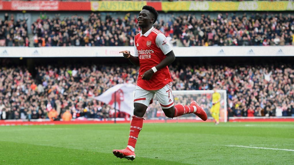 Arsenal blinda a Bukayo Saka; le dan contrato de crack