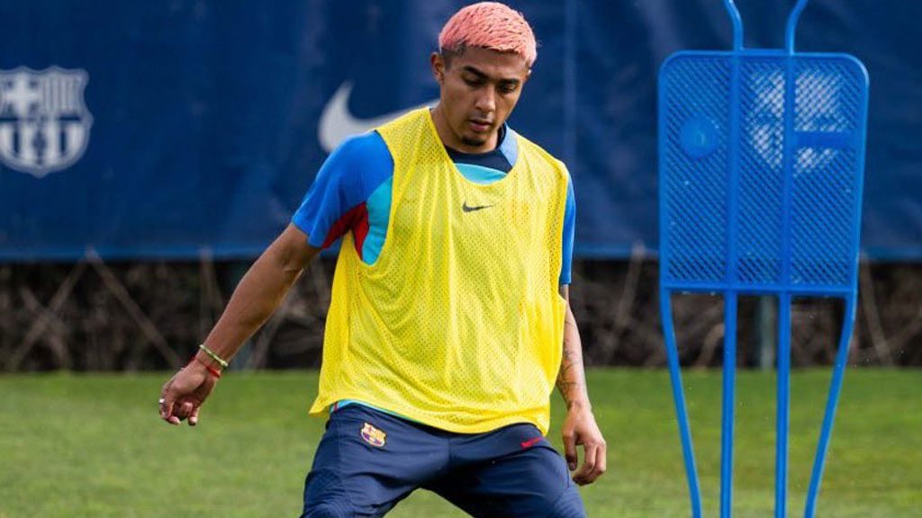 FC Barcelona ya piensa prestar al mexicano Julián Araujo