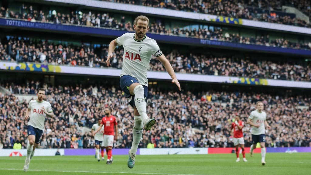 Harry Kane, estrella con cero títulos, piensa su salida del Tottenham