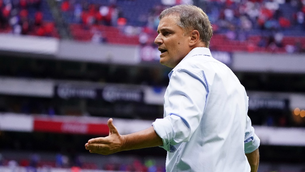 Diego Aguirre, cerca de dirigir a nuevo equipo tras su fracaso en Cruz Azul