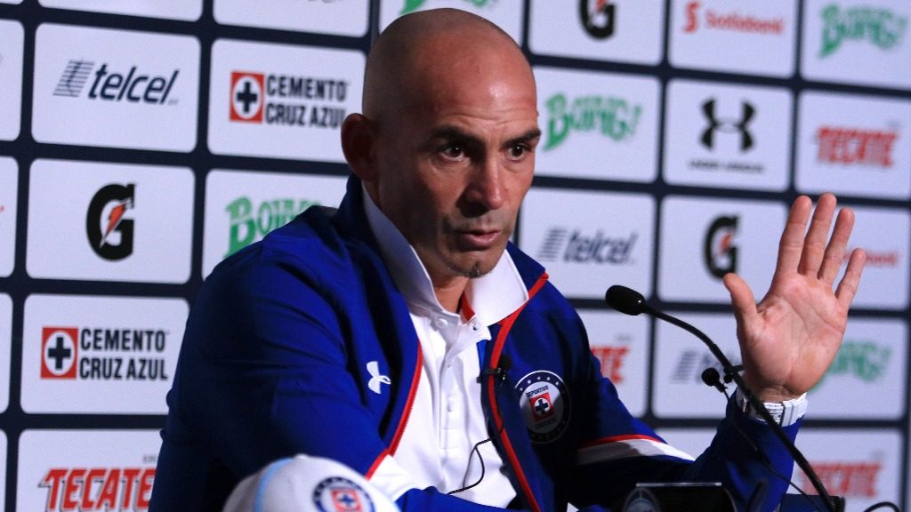 Paco Jémez, ex técnico de Cruz Azul, es acusado por intentar agredir a un jugador