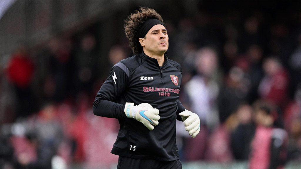 Salernitana sigue evaluando la permanencia de Guillermo Ochoa