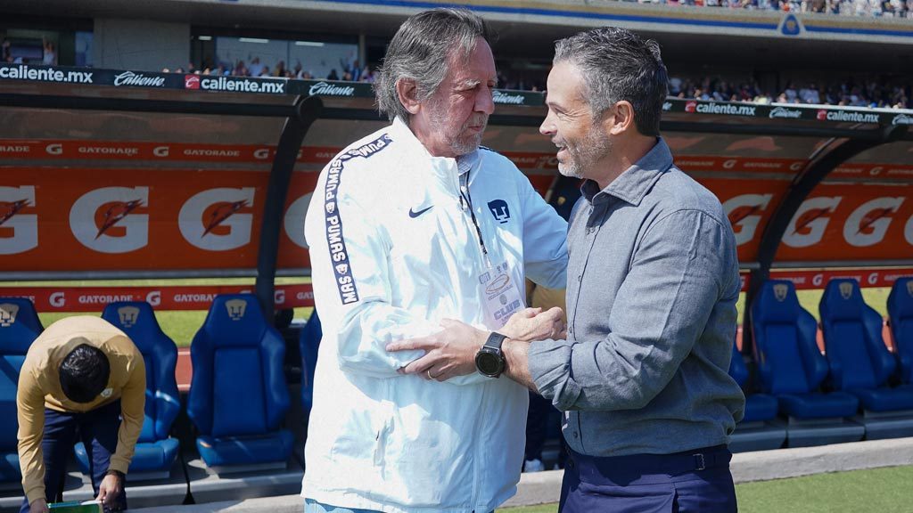 Se tambalea Leopoldo Silva como presidente de Pumas