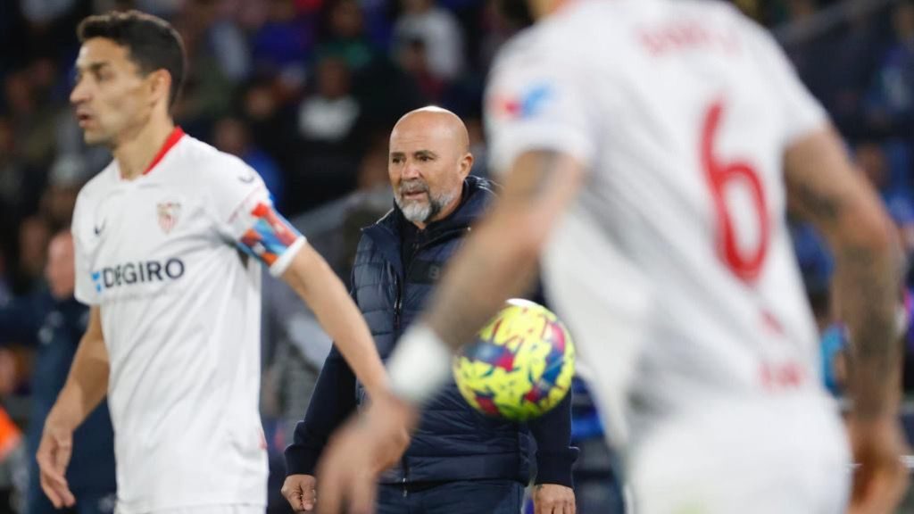 Sevilla: Qué significa para el ‘Tecatito’ Corona la salida de Jorge Sampaoli