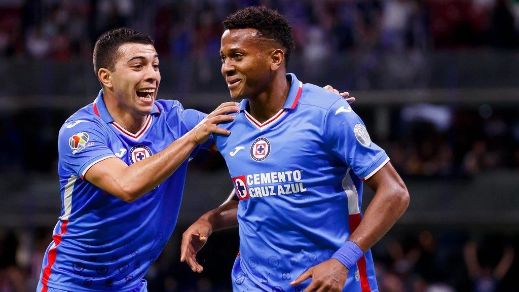 Michael Estrada debe pensar en su futuro; saldría de Cruz Azul