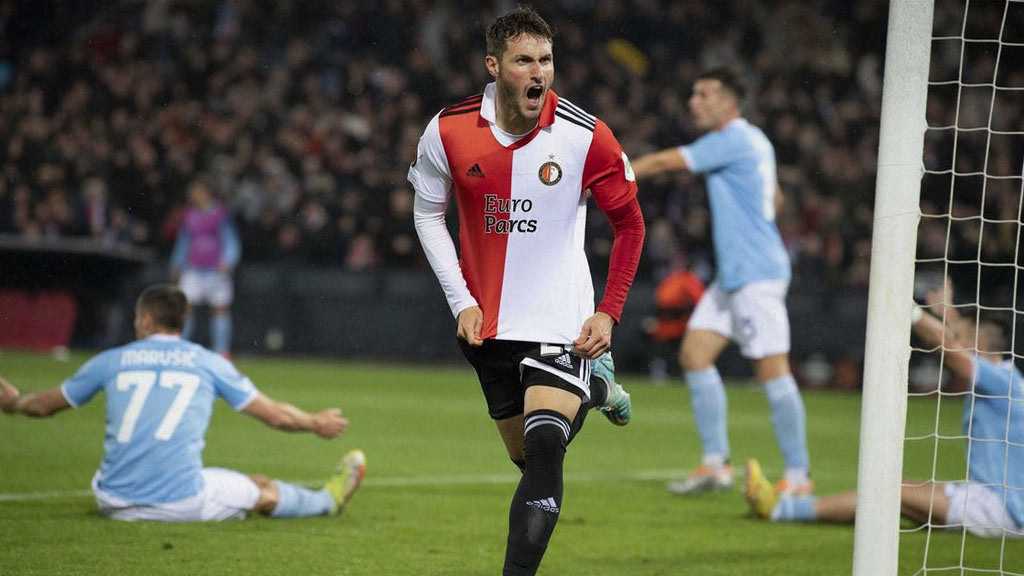 El dilema de Santiago Giménez, ¿se va o se queda en Feyenoord?
