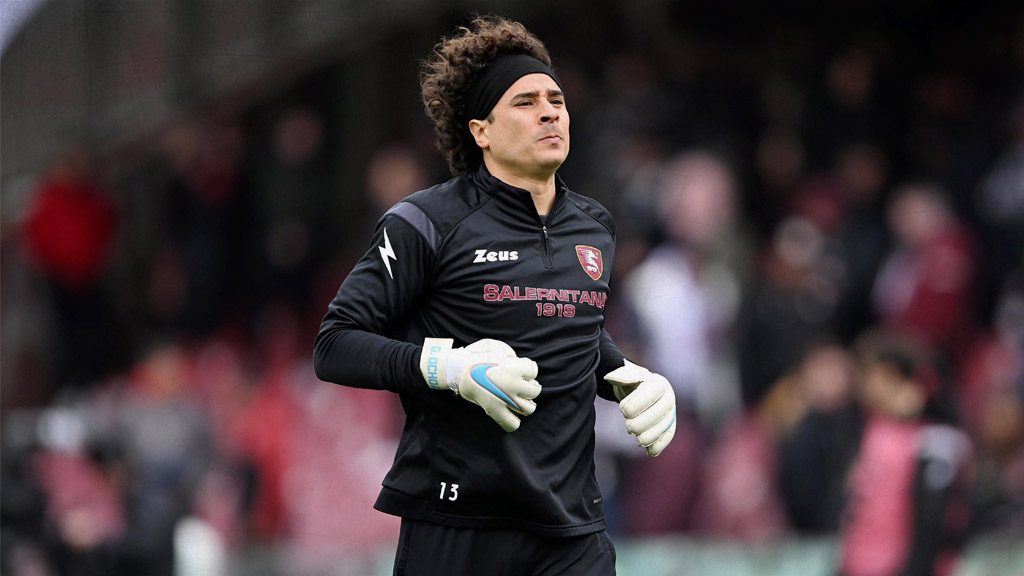 ¿A Ochoa le conviene renovar con el Salernitana?