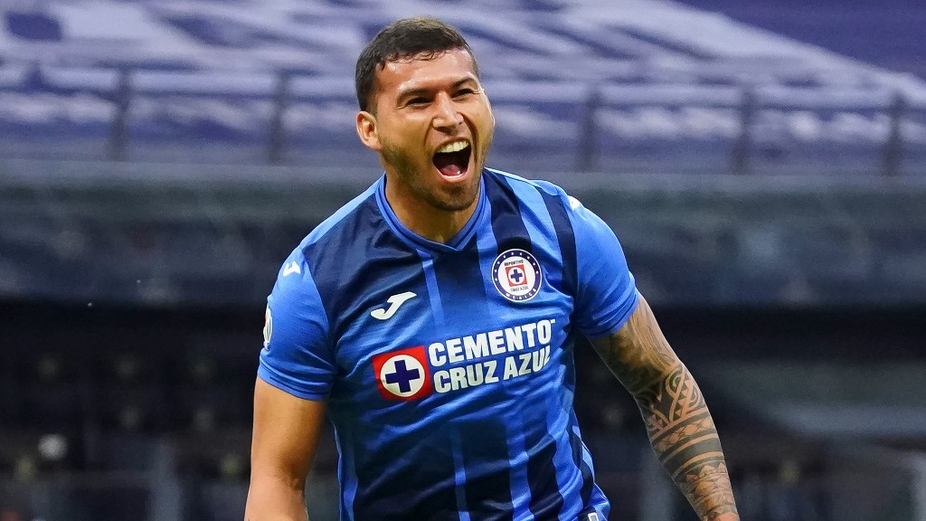 Amor al club: Juan Escobar quiere retirarse en Cruz Azul
