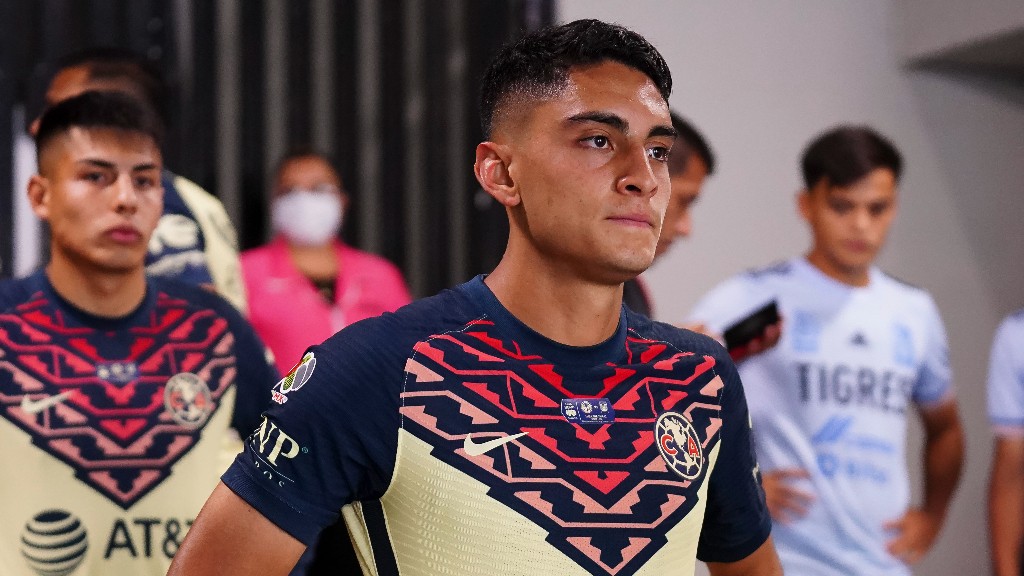 América busca rejuvencer su medio campo con dos jugadores mexicanos