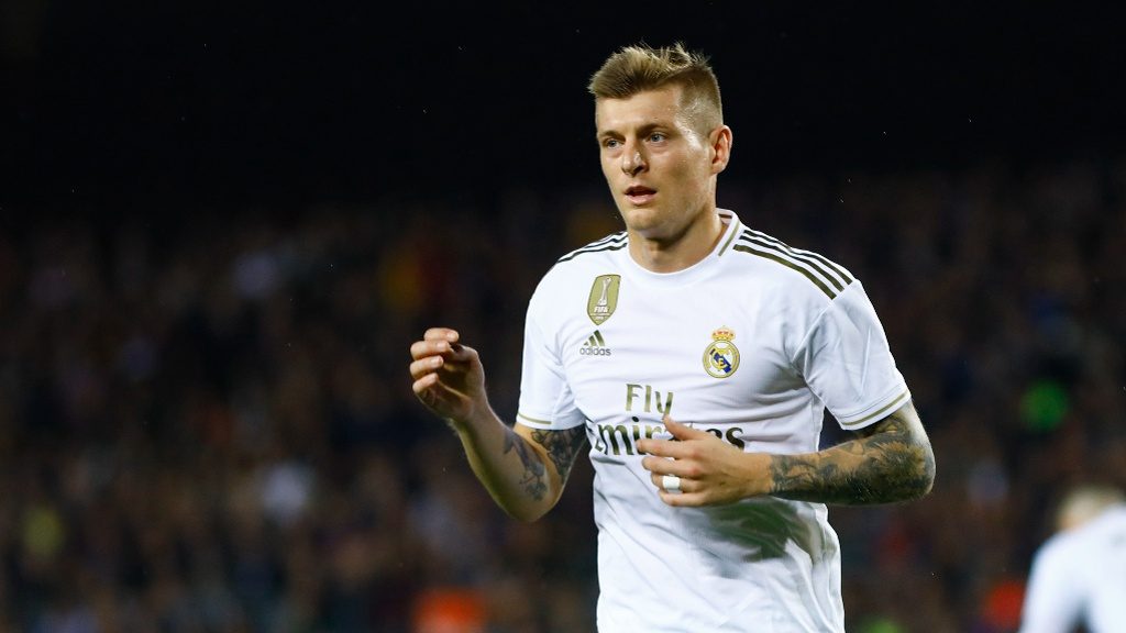 Toni Kroos extiende su historia con el Real Madrid, Modric sigue en espera