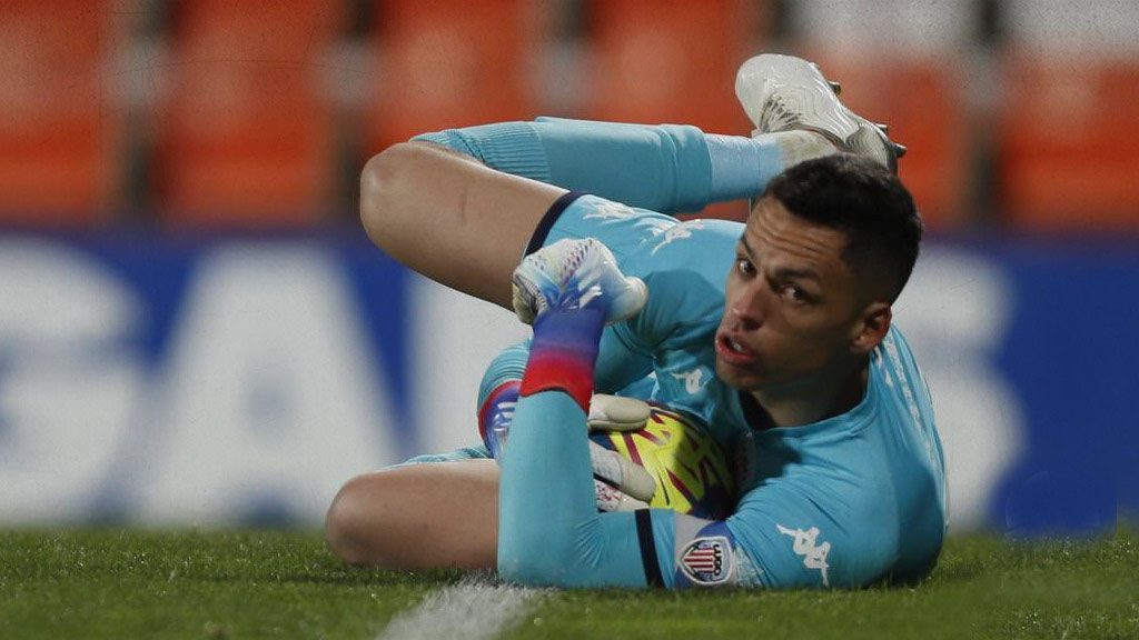 ¿Óscar Whalley es opción para la portería de Chivas?