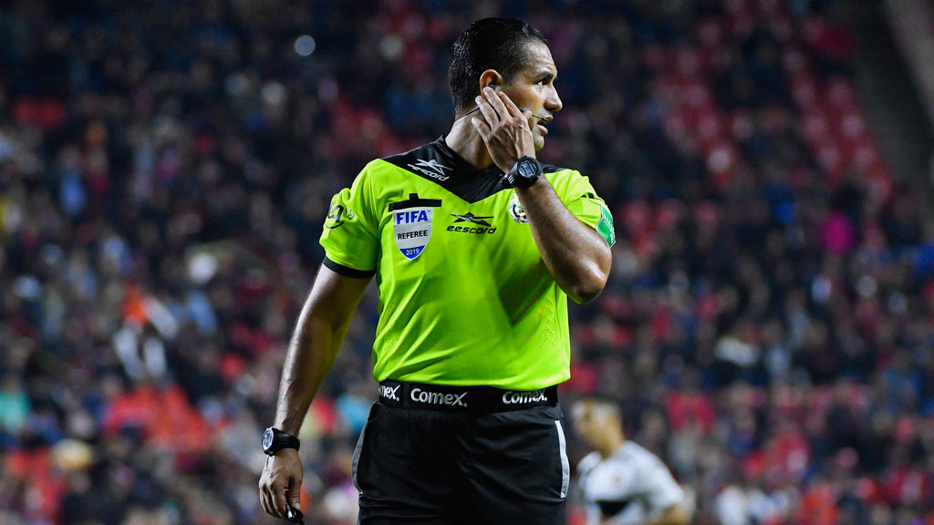 Roberto García Orozco durante un partido de Liga MX