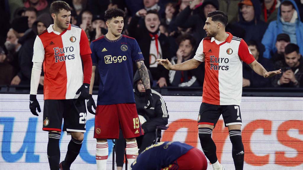 Feyenoord podría vender a varios futbolistas de su plantilla incluyendo a Santiago Giménez
