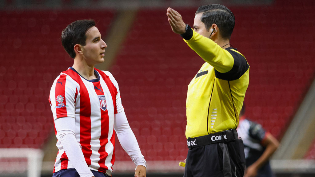 Sebastián Pérez Bouquet no ha sido tomado en cuenta para Chivas en el primer equipo