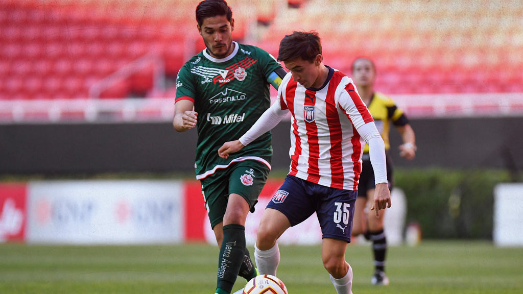 Sebastián Pérez Bouquet pierde lugar en Chivas este Clausura 2023