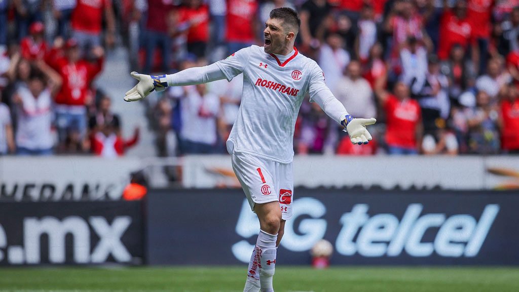 Toluca, sin intenciones de darle salida a Tiago Volpi