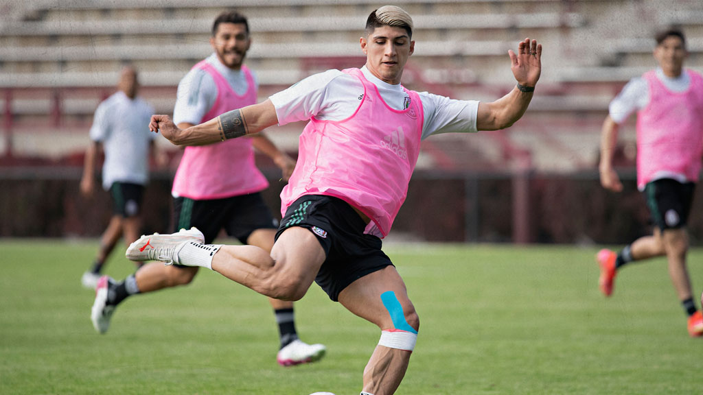 Alan Pulido, por encima de Chicharito en Selección Mexicana
