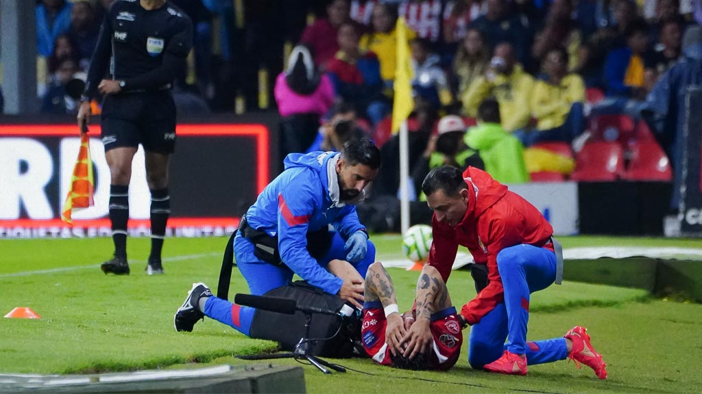 Carlos Cisneros, fuera de la final con Chivas por lesión