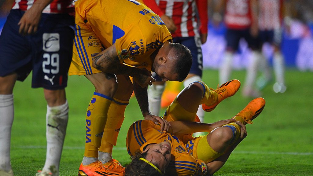 Chivas vs Tigres: Sebastián Córdova se queja del VAR en redes ¿era roja para Mayorga?