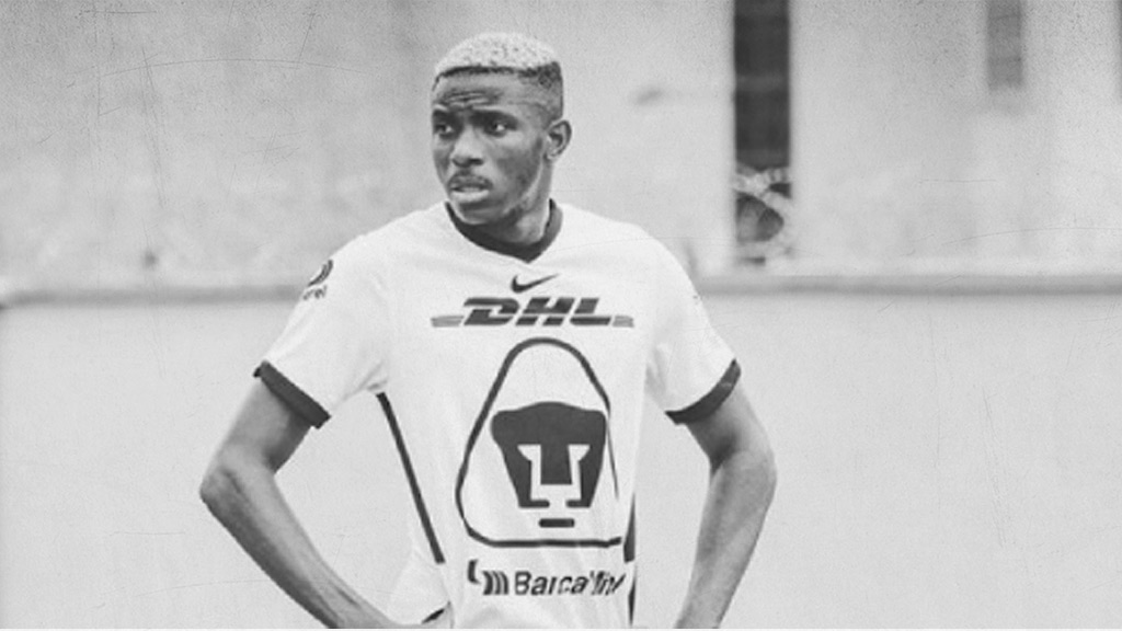 el-dia-que-victor-osimhen-se-puso-la-camiseta-de-pumas-unam