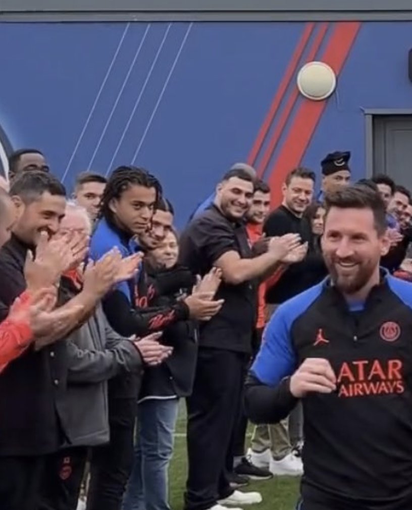 Ethan Mbappé y un recibimiento poco amable para Lionel Messi