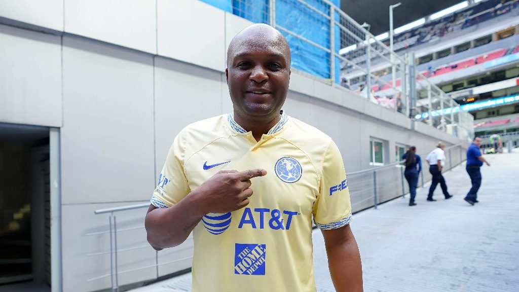 Aquivaldo Mosquera continuará su carrera como director técnico en México