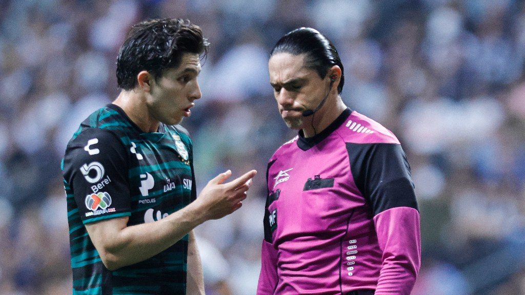 ¡Más polémica! ¿Fue bien anulado el gol de Santos vs Rayados? Afición, molesta