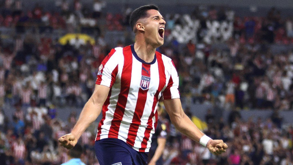 Chivas: Los argumentos de José González para pelear un lugar en el primer equipo