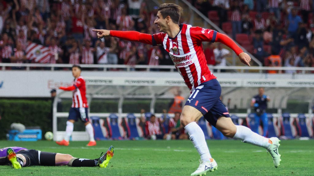 Isaac Brizuela está cerca de renovar su contrato con las Chivas de Guadalajara