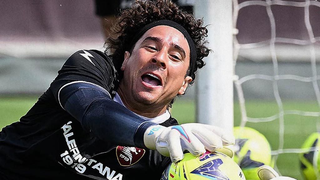 Salernitana lanza nueva propuesta de renovación a Guillermo Ochoa