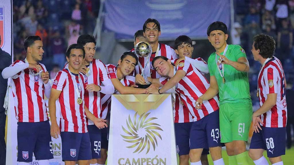 A pesar de dos expulsiones; Tapatío logra coronarse Campeón de Campeones