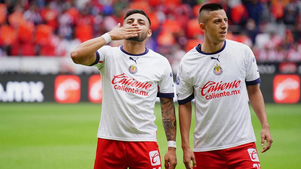 Alexis Vega y Roberto Alvarado, dos de las figuras de las Chivas de Guadalajara