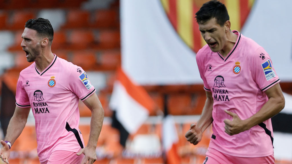 El defensa César Montes sufrió un doloroso descenso con el Espanyol y esto puede costarle caro