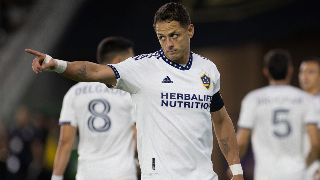 Chicharito se rompe el ligamento cruzado con LA Galaxy