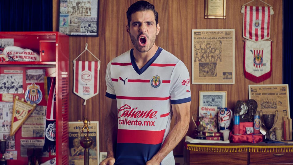 Chivas y Puma se viste de gala con jersey de visita