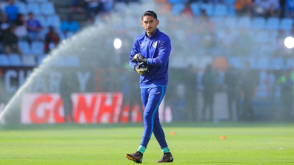 Cruz Azul sigue dudando de la portería para el Apertura 2023