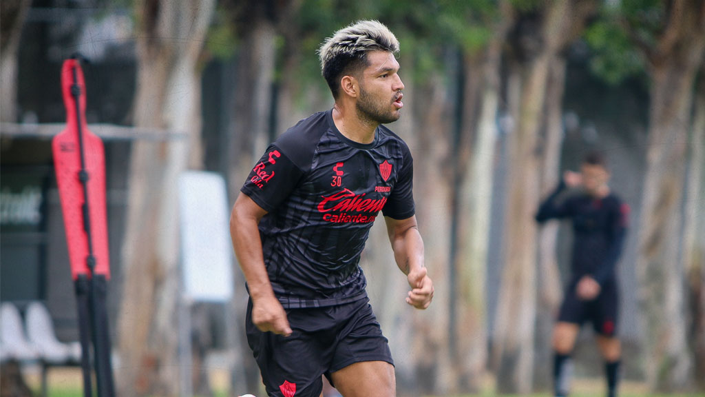 Eduardo Aguirre, uno de los futbolistas que puede tomar el lugar de Julián Quiñones en Atlas