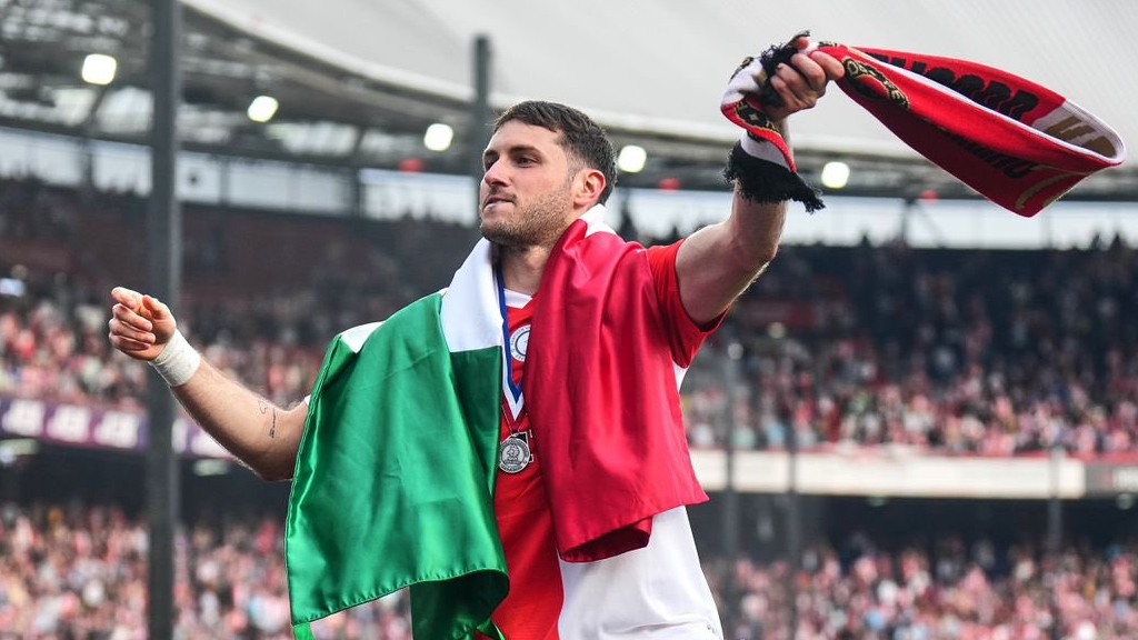 Santiago Giménez y un dilema en Europa, ¿se va de Feyenoord?