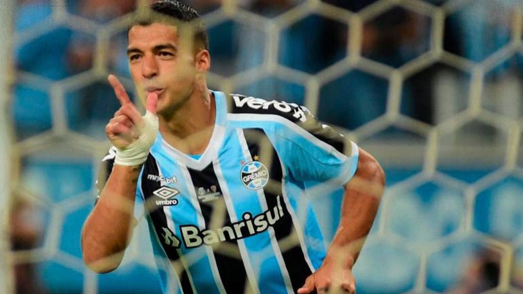 Luis Suárez acecha el retiro con Gremio