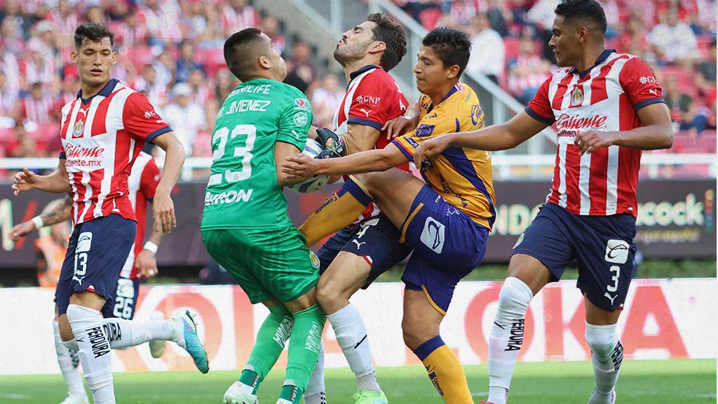 ¿Ángel Zaldívar se hizo expulsar en el Chivas vs Atlético de San Luis?