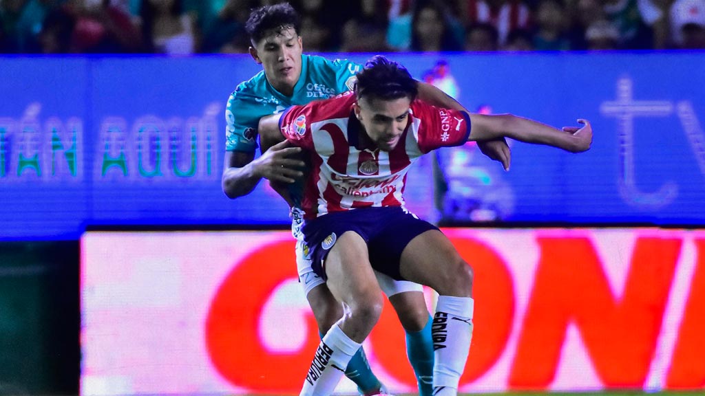 ¿Chivas todavía puede fichar un delantero este Apertura 2023?