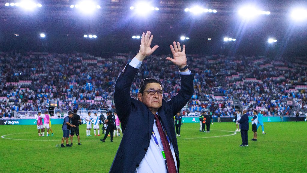 Luis Fernando Tena está haciendo historia con Guatemala