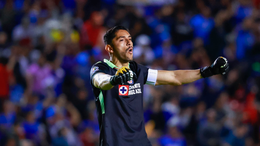 Jesús Corona tuvo que despedirse de Cruz Azul