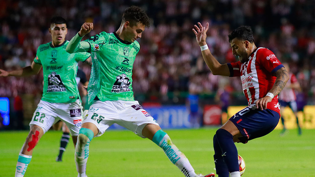 León vs Chivas: Pronóstico, momios y picks gratis; ¿quien ganará en Liga MX?